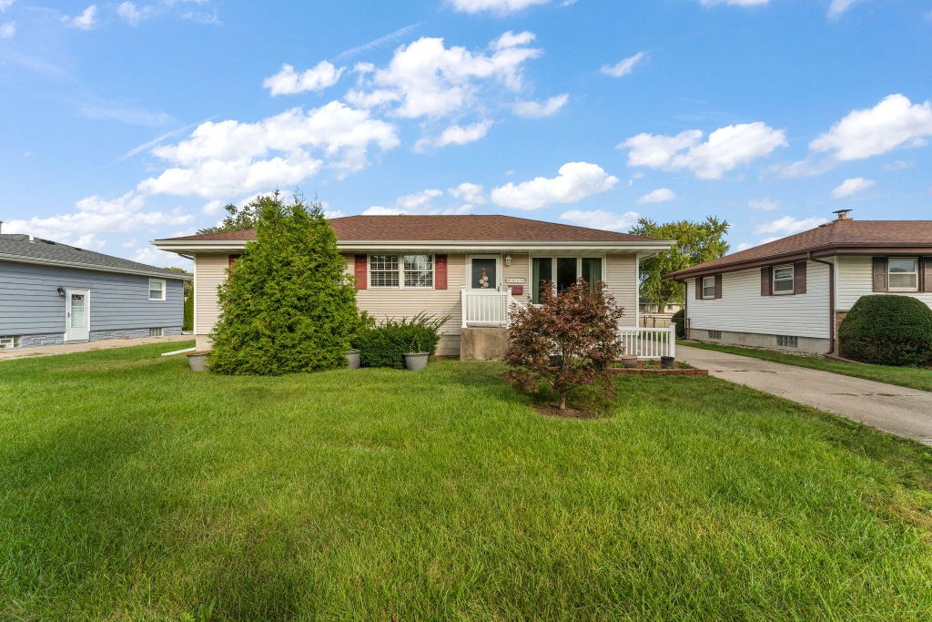 Photo of 8013 Columbia Avenue, Munster, IN 46321 (MLS # 846084)