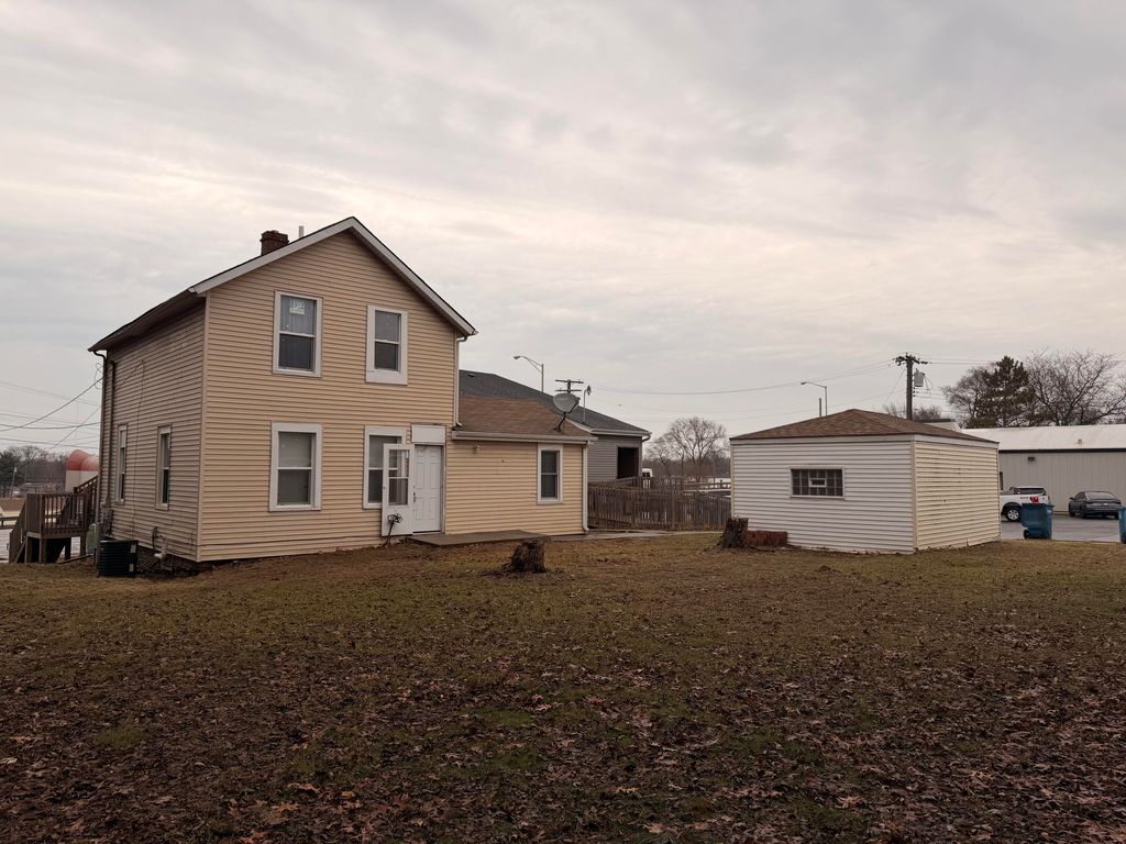 Photo of 319 E Ridge Road, Griffith, IN 46319 (MLS # 832552)
