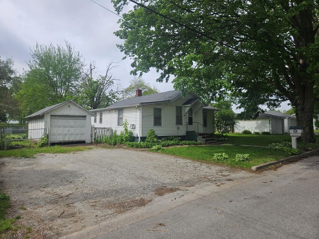 Photo of 206 E 16th Street, La Porte, IN 46350 (MLS # 839157)