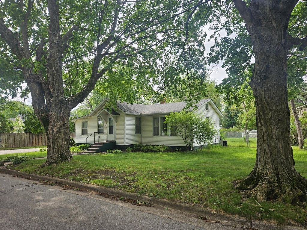 Photo of 206 E 16th Street, La Porte, IN 46350 (MLS # 839157)
