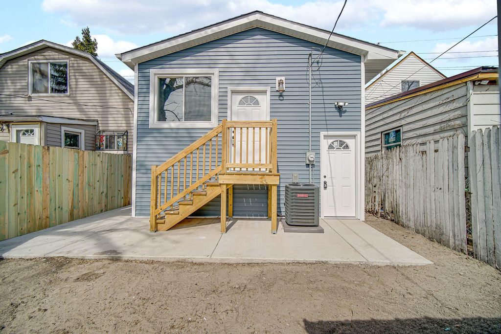 Photo of 724 Willow Court, Hammond, IN 46320 (MLS # 836108)