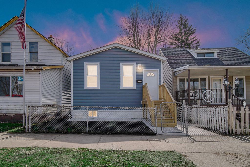 Photo of 724 Willow Court, Hammond, IN 46320 (MLS # 836108)