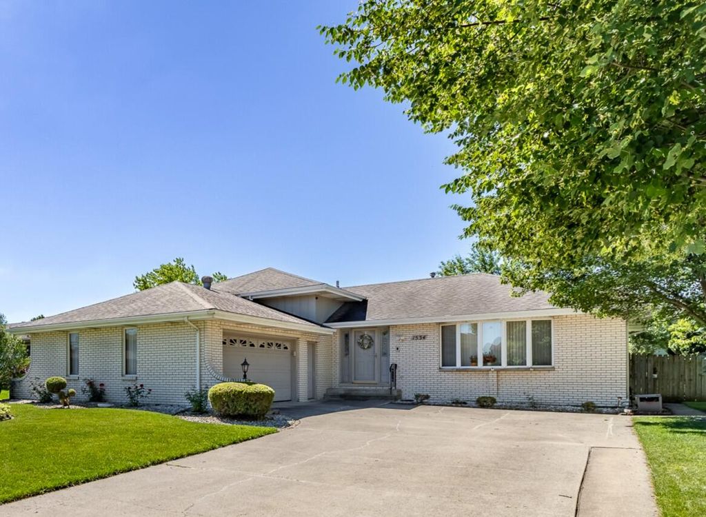 Photo of 1534 Poplar Lane, Munster, IN 46321 (MLS # 841191)