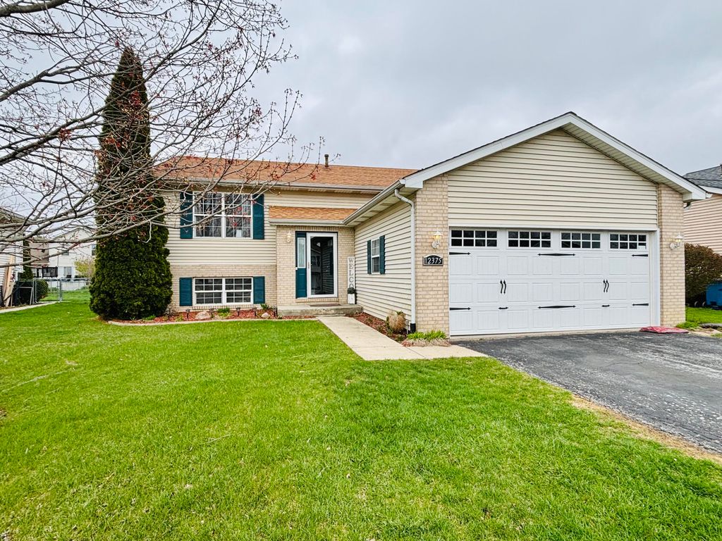 Photo of 12375 Tippecanoe Place, Crown Point, IN 46307 (MLS # 836924)