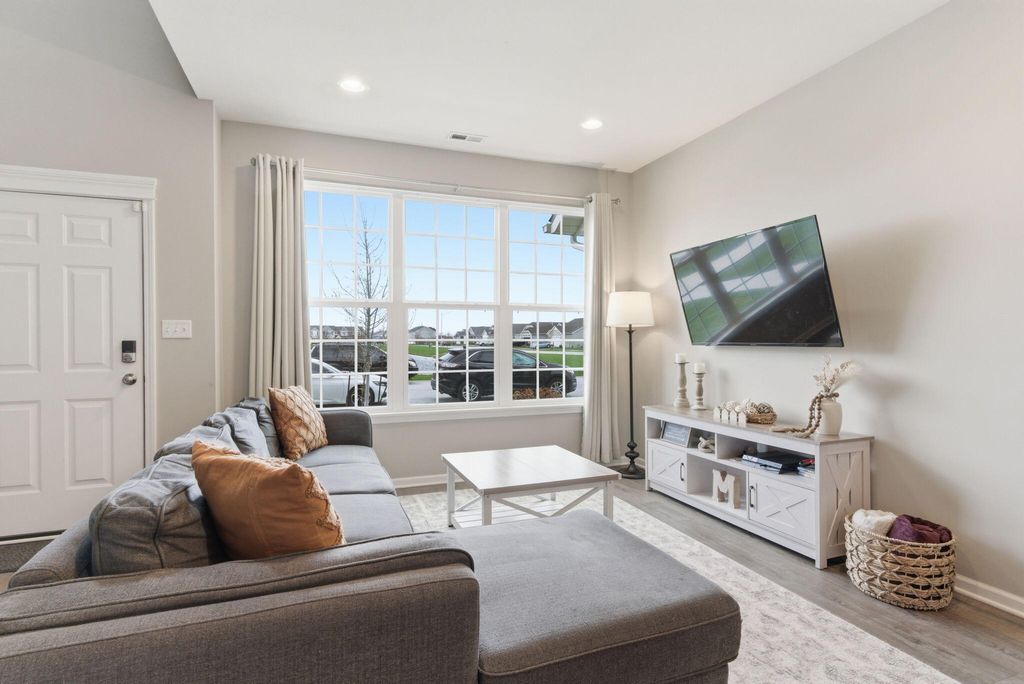 Photo of 919 E 117th Place, Crown Point, IN 46307 (MLS # 837173)