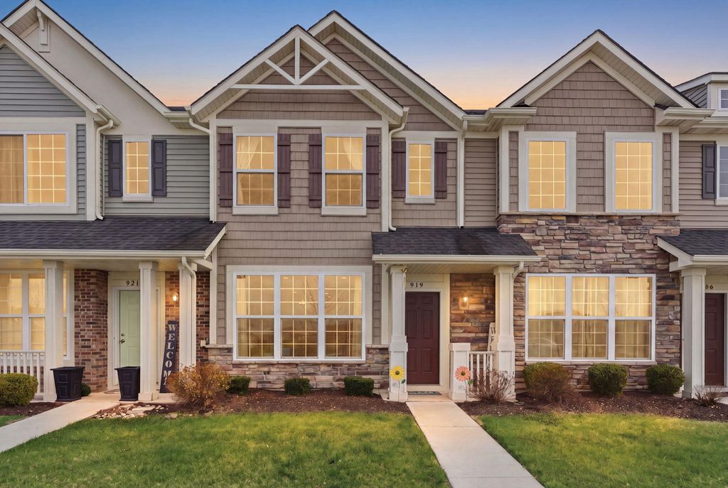 Photo of 919 E 117th Place, Crown Point, IN 46307 (MLS # 837173)