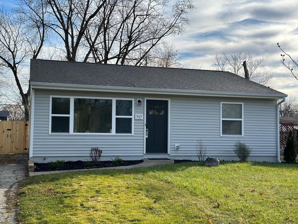 Photo of 717 Juniper Road, Valparaiso, IN 46385 (MLS # 837945)