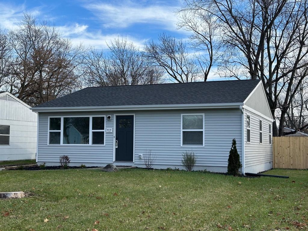 Photo of 717 Juniper Road, Valparaiso, IN 46385 (MLS # 837945)