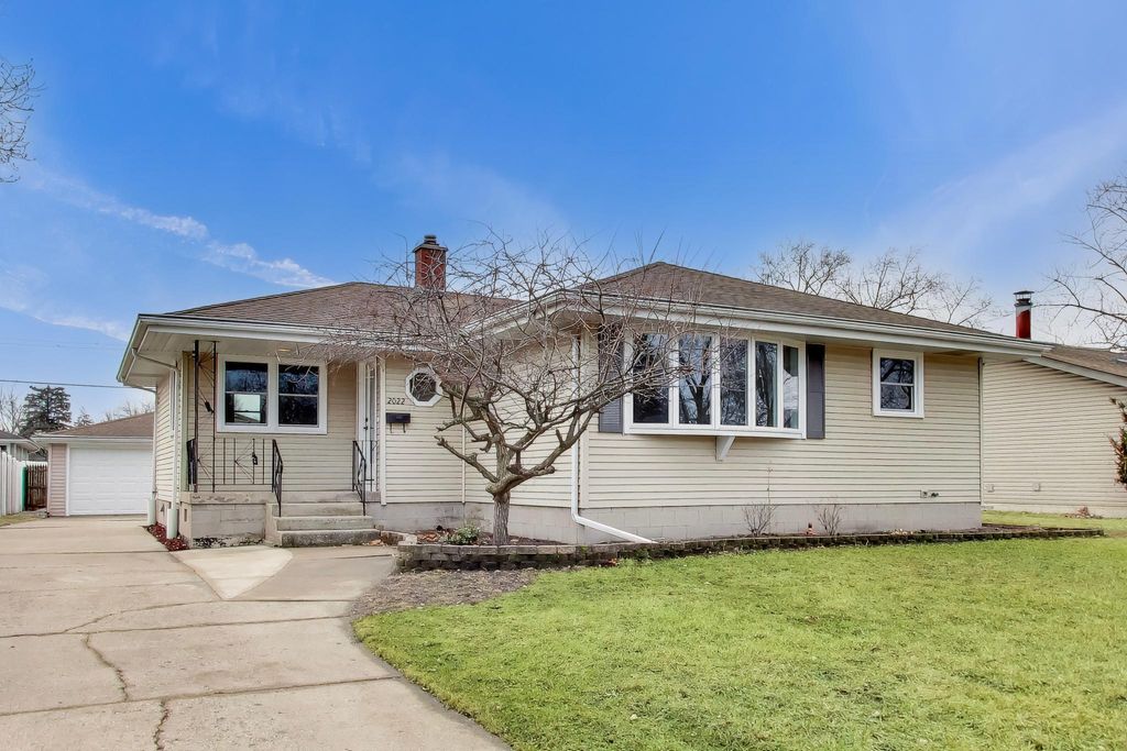 Photo of 2022 38th Street, Highland, IN 46322 (MLS # 834464)