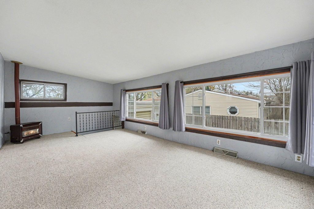 Photo of 9324 Saric Drive, Highland, IN 46322 (MLS # 837068)