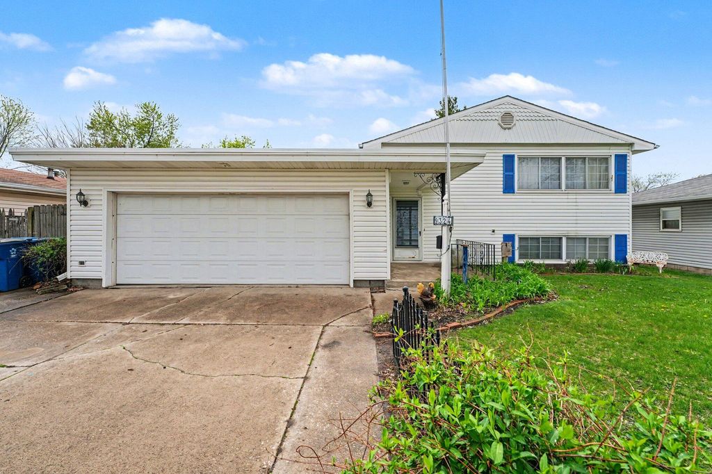 Photo of 9324 Saric Drive, Highland, IN 46322 (MLS # 837068)