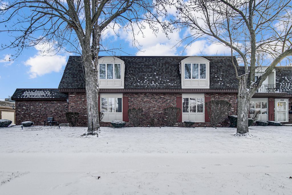 Photo of 7933 Jefferson Avenue #4b, Munster, IN 46321 (MLS # 833067)