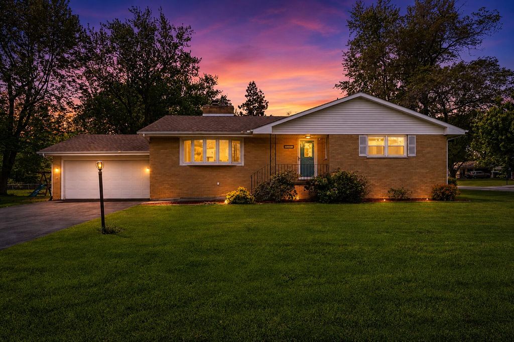 Photo of 7605 W 86th Avenue, Crown Point, IN 46307 (MLS # 838640)