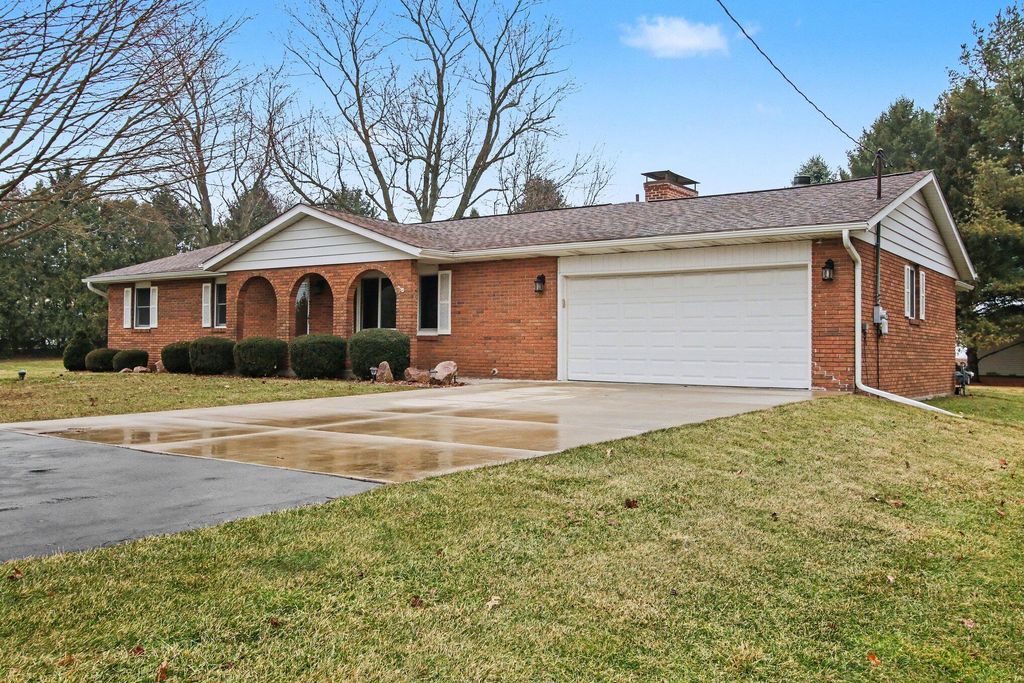 Photo of 124 Smoke Road, Valparaiso, IN 46385 (MLS # 835005)