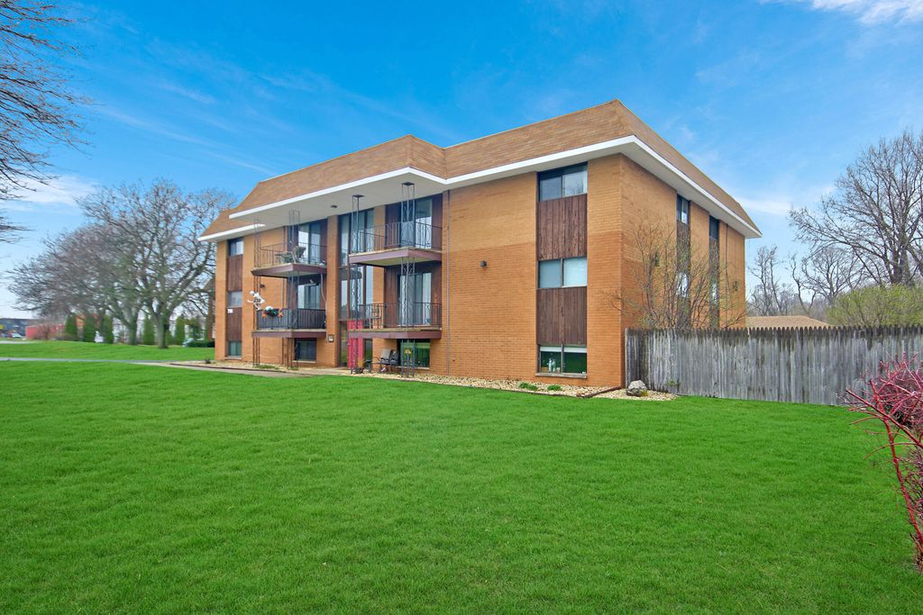 Photo of 716 Moraine Trace #3, Schererville, IN 46375 (MLS # 836541)