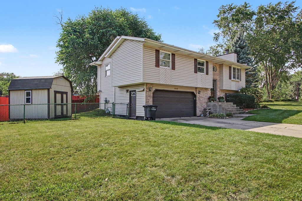 Photo of 6515 Lakewood Avenue, Portage, IN 46368 (MLS # 844817)