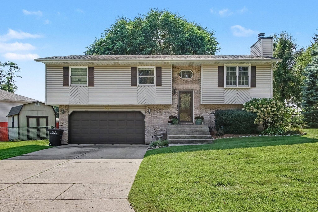 Photo of 6515 Lakewood Avenue, Portage, IN 46368 (MLS # 844817)