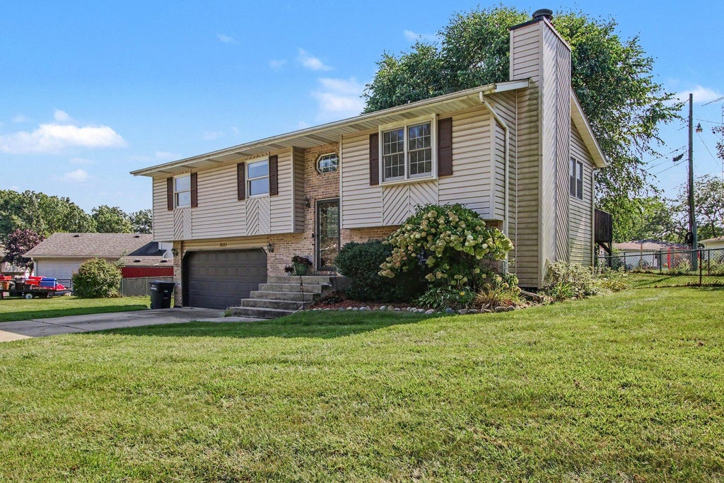 Photo of 6515 Lakewood Avenue, Portage, IN 46368 (MLS # 844817)