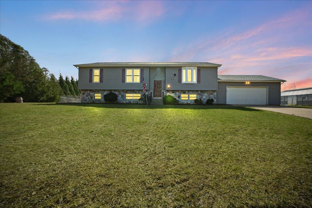 Photo of 1551 Gilleevan Drive, Valparaiso, IN 46385 (MLS # 835452)