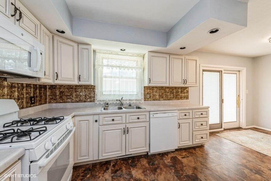 Photo 6 of 15 of 2113 Red Oak Drive house