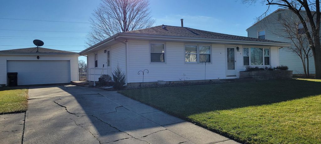 Photo of 376 Briarwood Drive, Valparaiso, IN 46385 (MLS # 832742)