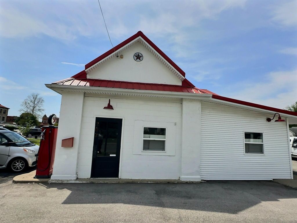Photo of 302 N 4th Street, Kentland, IN 47951 (MLS # 838744)