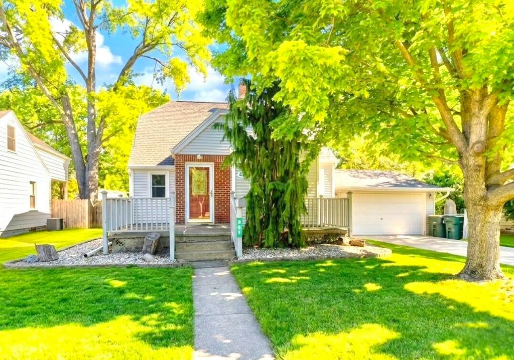 Photo of 807 Institute Street, Valparaiso, IN 46383 (MLS # 838952)
