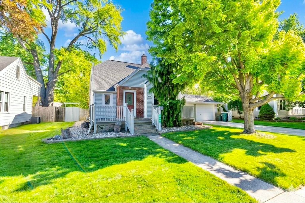 Photo of 807 Institute Street, Valparaiso, IN 46383 (MLS # 838952)