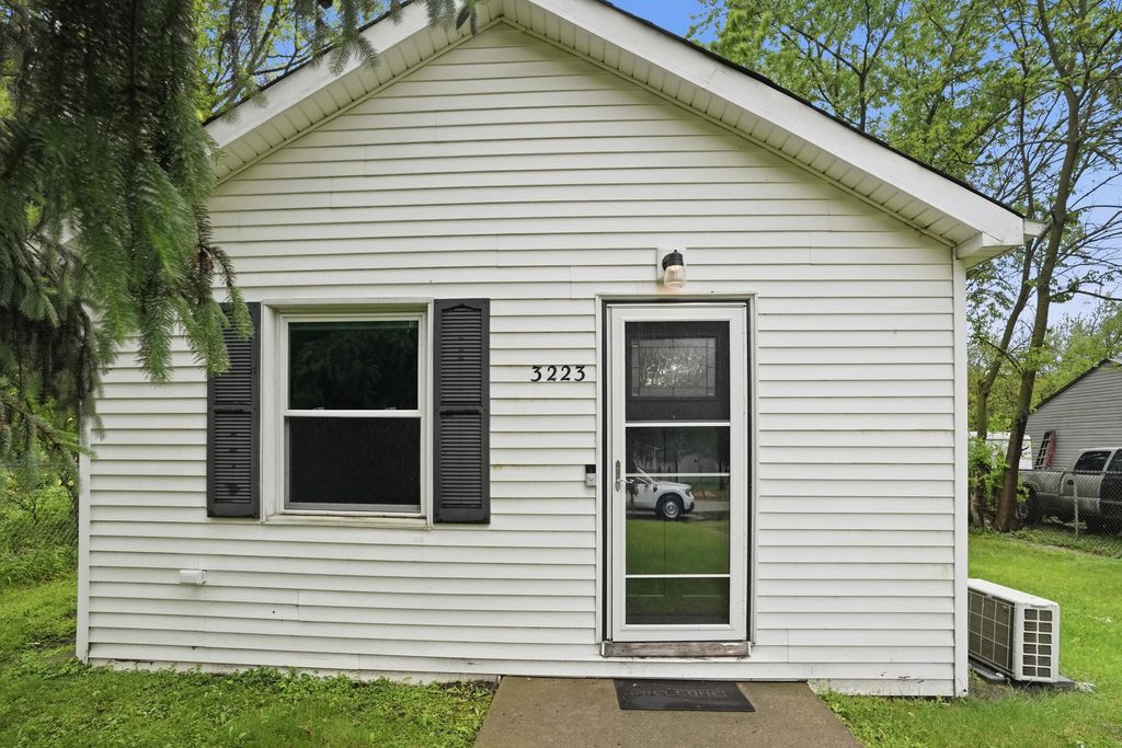Photo of 3223 E 35th Place, Lake Station, IN 46405 (MLS # 839663)