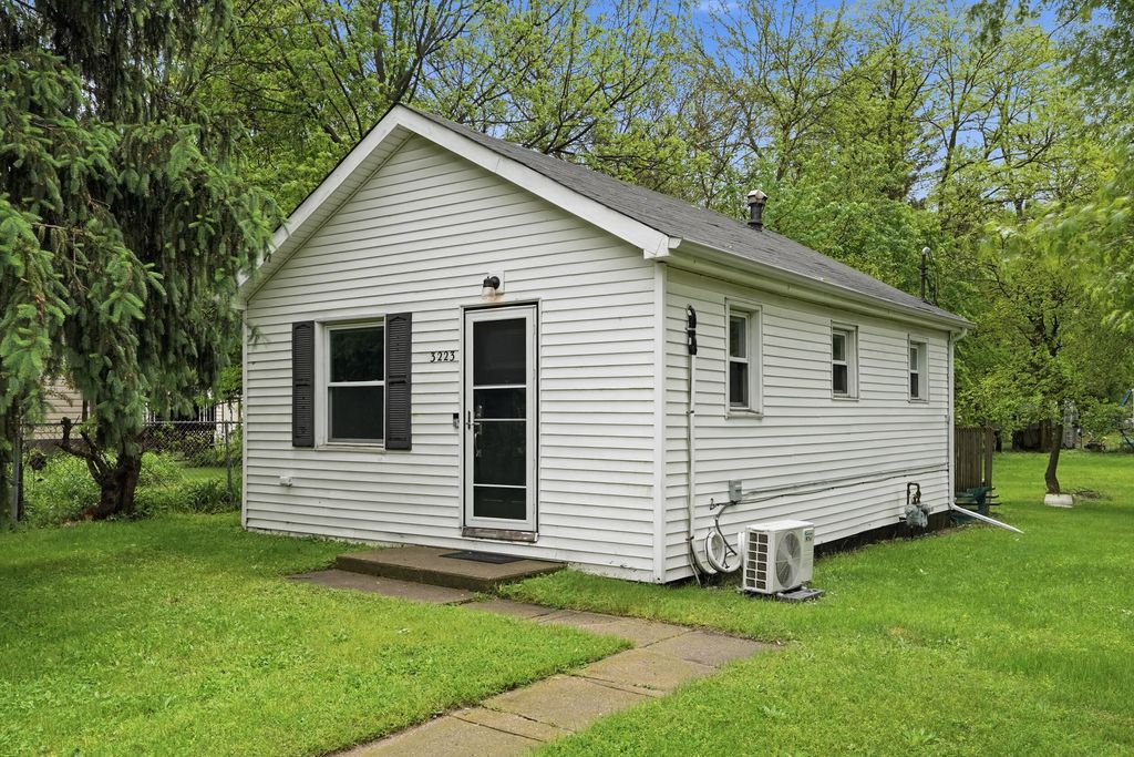 Photo of 3223 E 35th Place, Lake Station, IN 46405 (MLS # 839663)