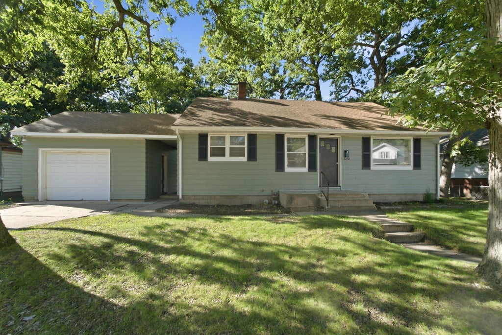 Photo of 412 Vail Street, Michigan City, IN 46360 (MLS # 846110)