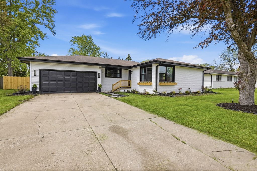 Photo of 2607 W 60th Drive #W, Merrillville, IN 46410 (MLS # 838974)