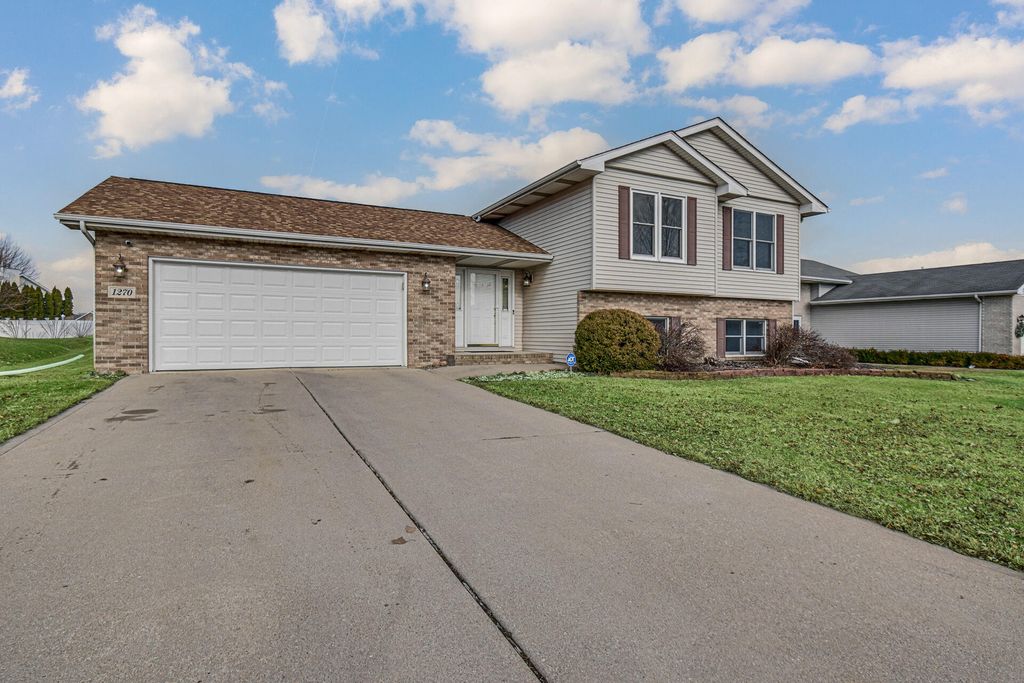 Photo of 1270 97th Place, Crown Point, IN 46307 (MLS # 832619)