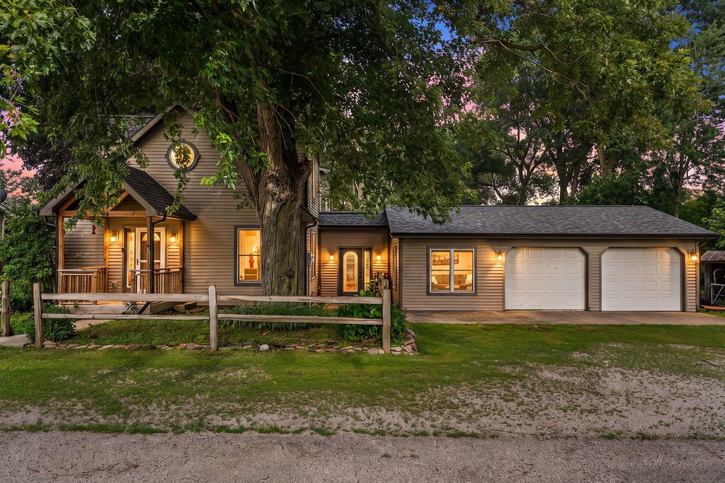 Photo of 60 N Wolf Street, Wheatfield, IN 46392 (MLS # 841587)