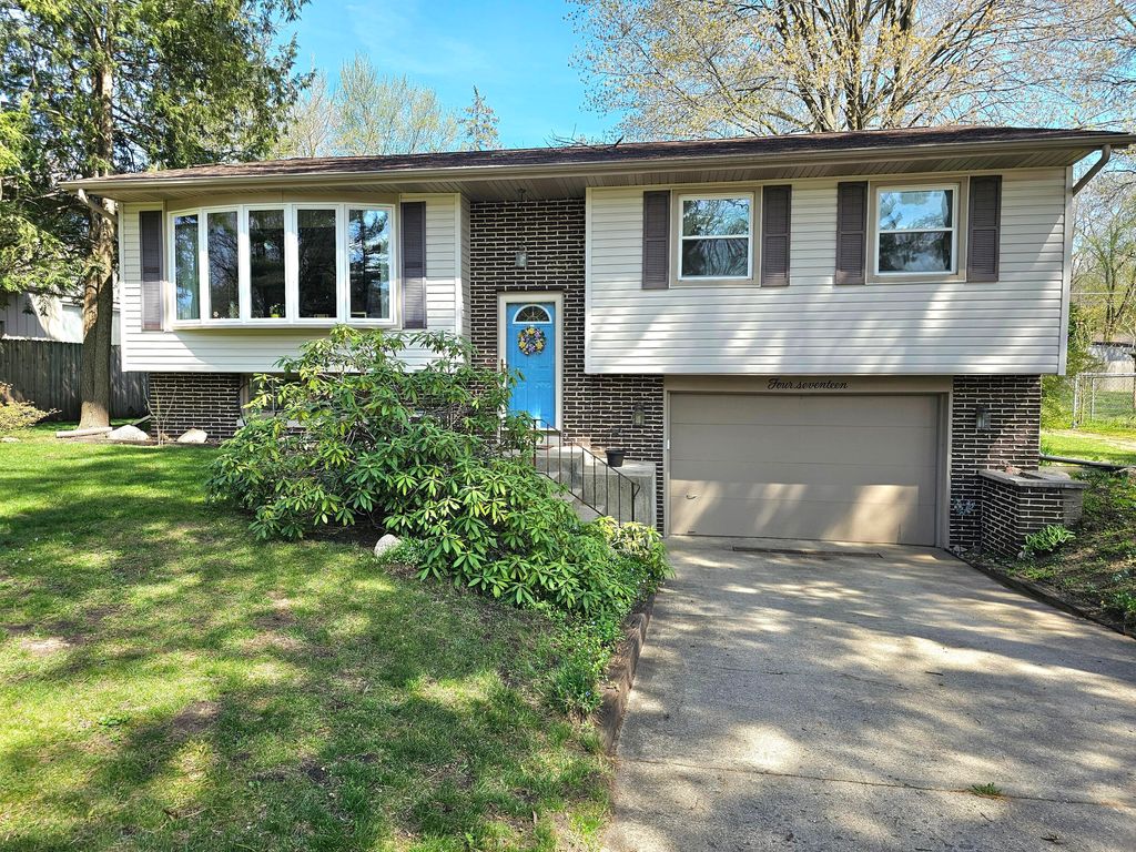 Photo of 417 Laurel Drive, Michigan City, IN 46360 (MLS # 837470)