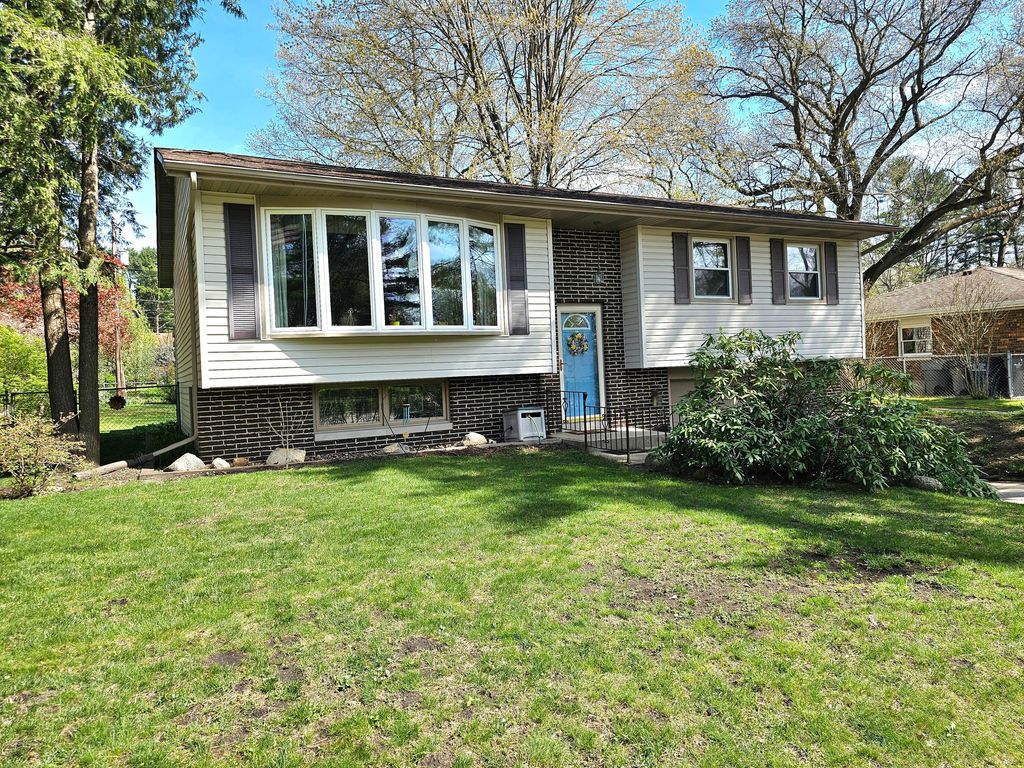 Photo of 417 Laurel Drive, Michigan City, IN 46360 (MLS # 837470)