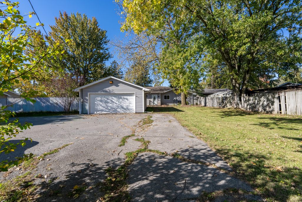Photo of 26 S Fish Lake Street, Valparaiso, IN 46385 (MLS # 834809)