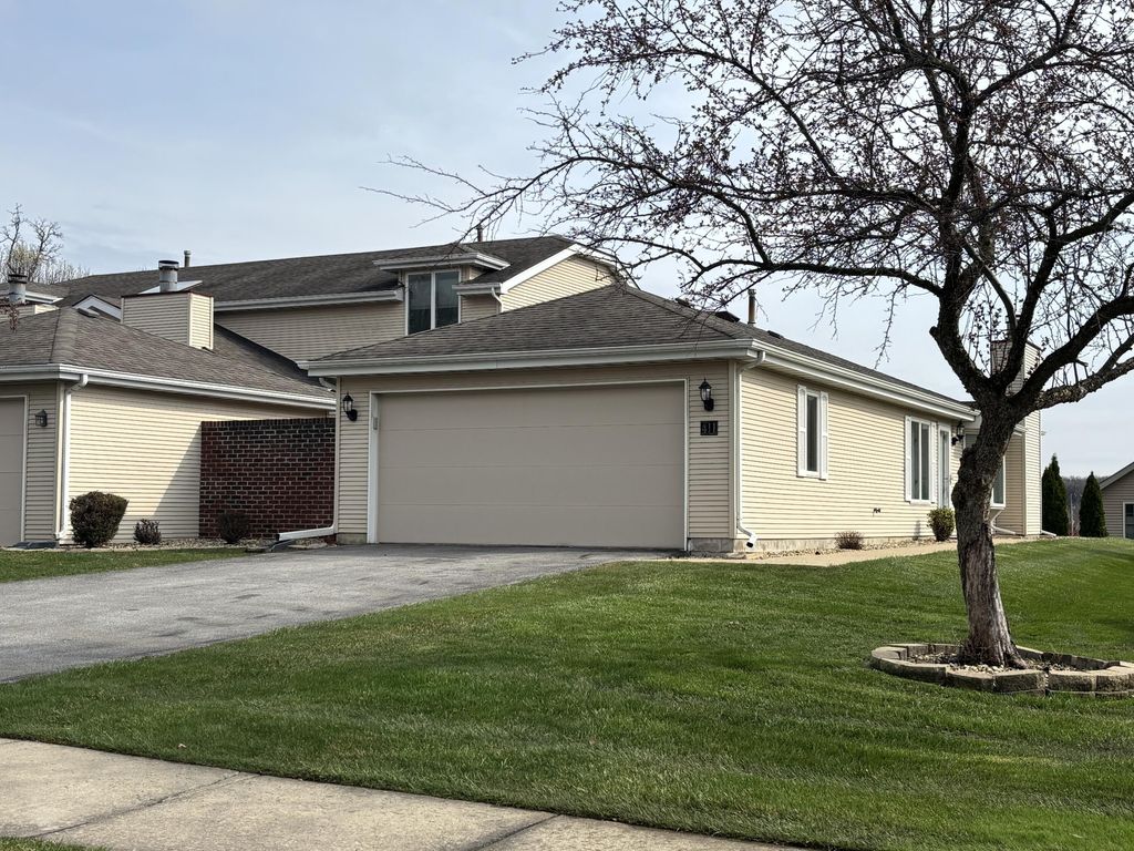 Photo of 411 W Deerpath Drive W, Schererville, IN 46375 (MLS # 836536)