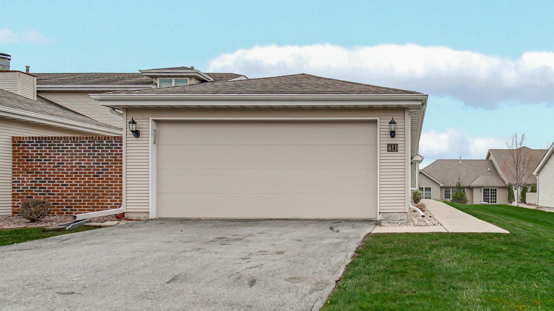 411 W Deerpath Drive W