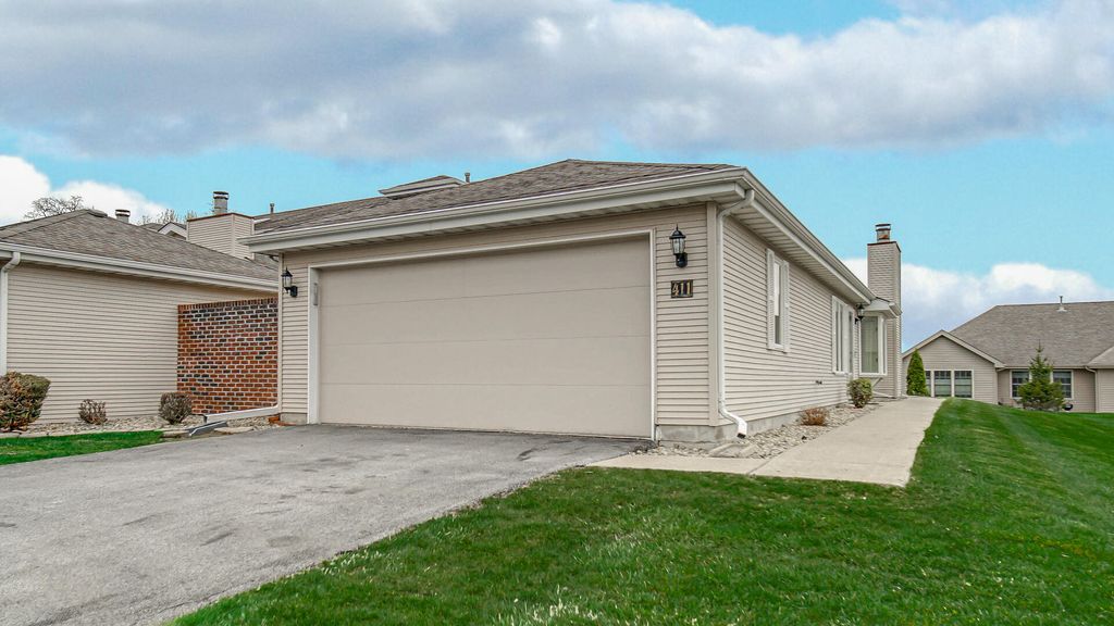 Photo of 411 W Deerpath Drive W, Schererville, IN 46375 (MLS # 836536)