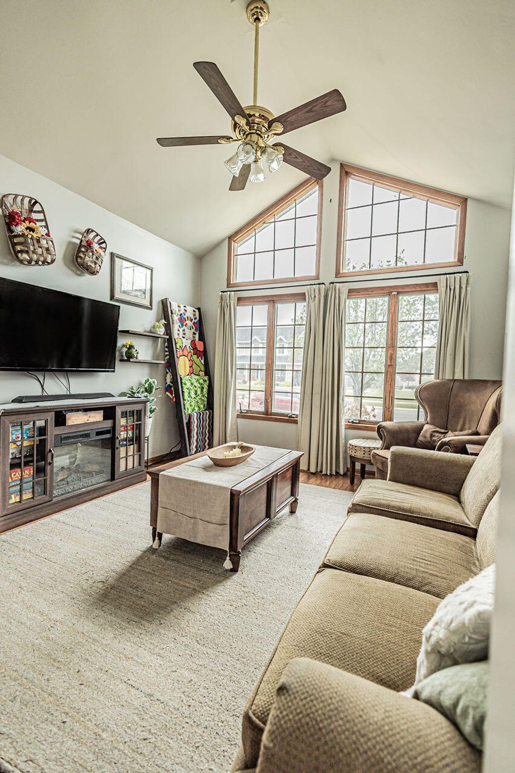 Photo of 340 E 123rd Place, Crown Point, IN 46307 (MLS # 842230)