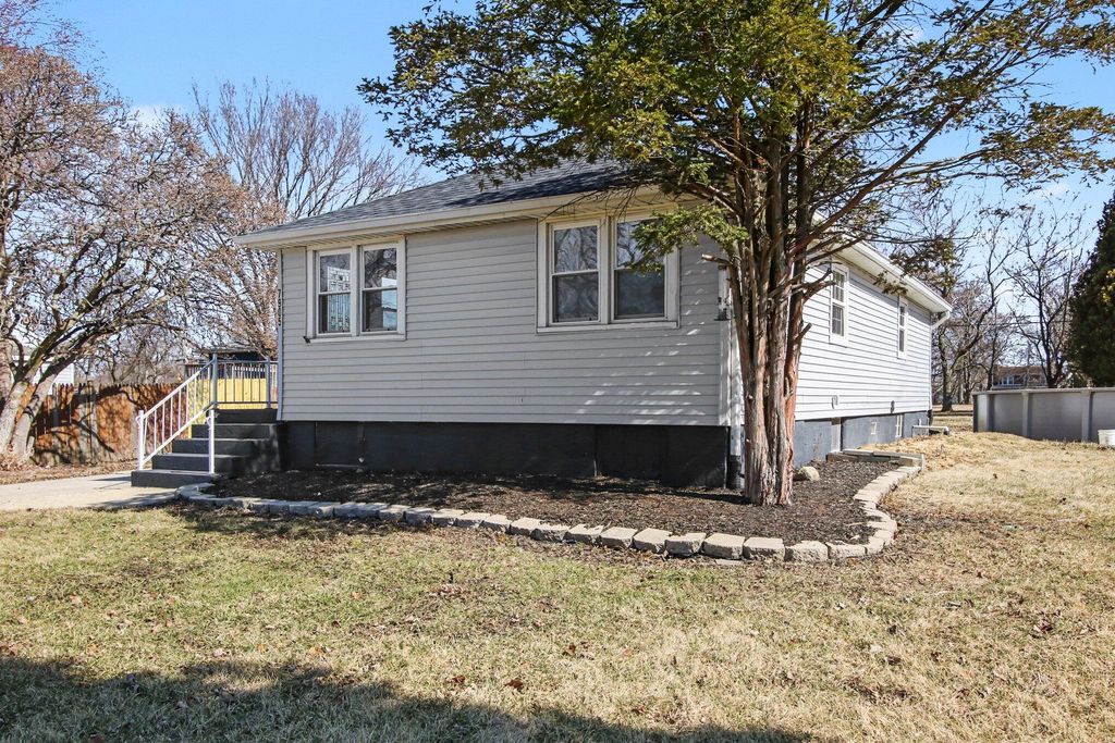 Photo of 7905 Marshall Street, Merrillville, IN 46410 (MLS # 834968)
