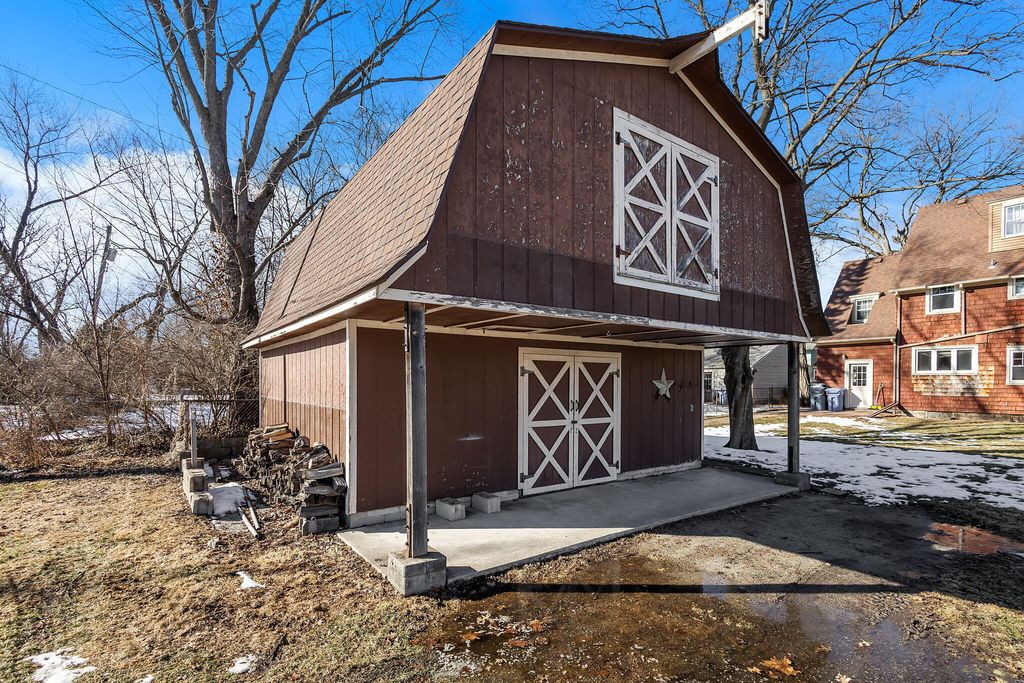 Photo of 109 Elmwood Place, Crown Point, IN 46307 (MLS # 834028)