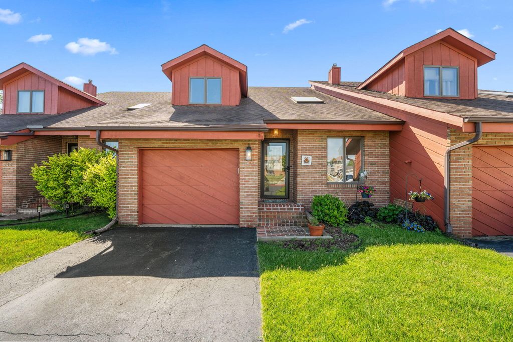 Photo of 145 Plum Creek Drive, Schererville, IN 46375 (MLS # 839766)