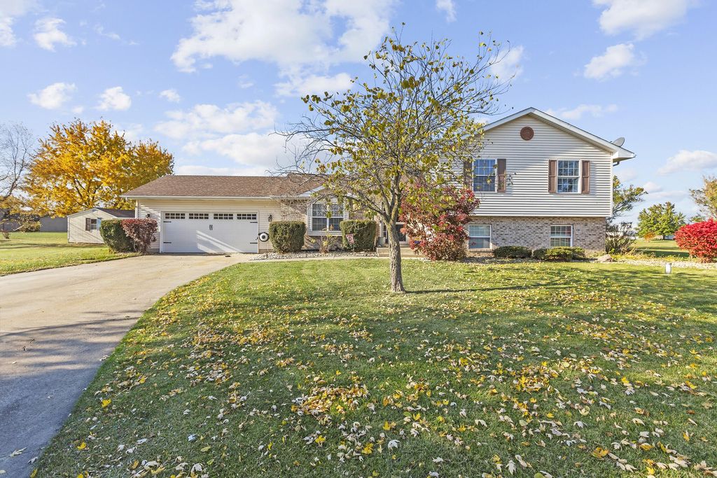 Photo of 665 Windy Oak Court, Hebron, IN 46341 (MLS # 830474)