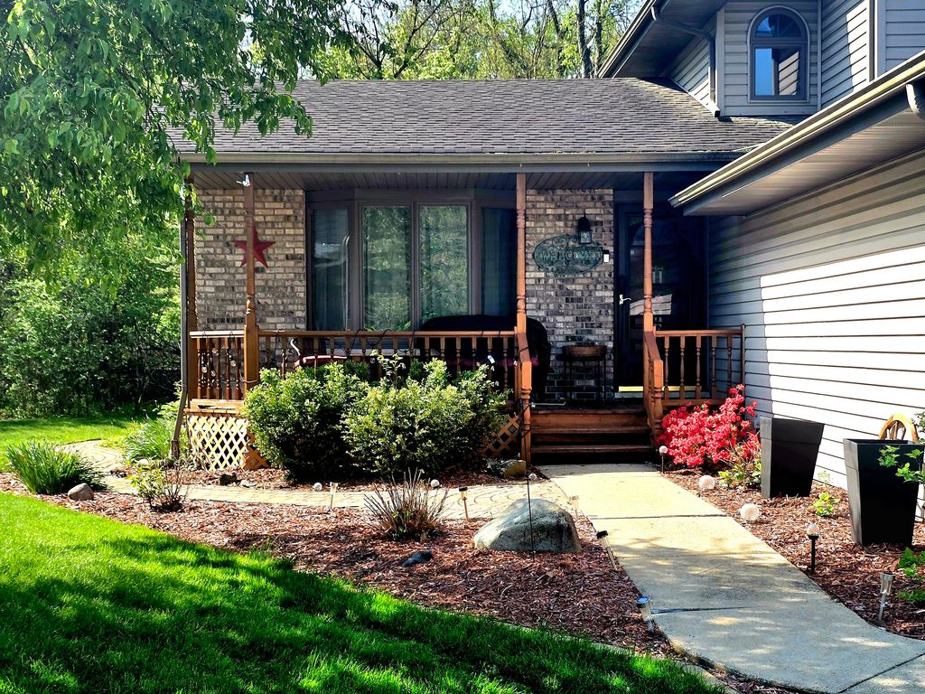 Photo of 339 Bunker Drive, Schererville, IN 46375 (MLS # 838079)
