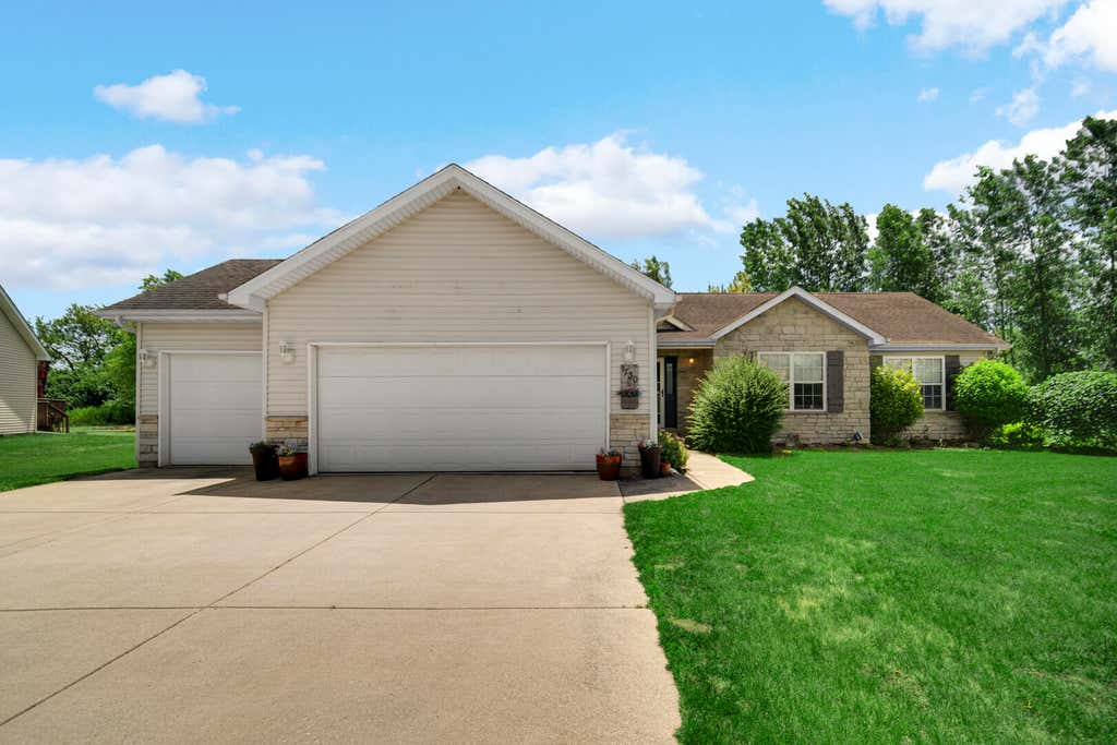 Photo of 1730 Elderberry Circle, DeMotte, IN 46310 (MLS # 840784)