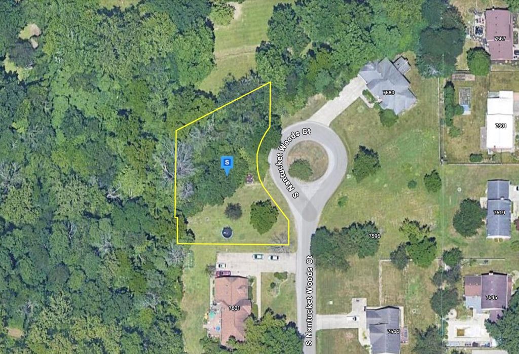 Photo of 7595 S Nantucket Woods Court, Terre Haute, IN 47802 (MLS # 835269)