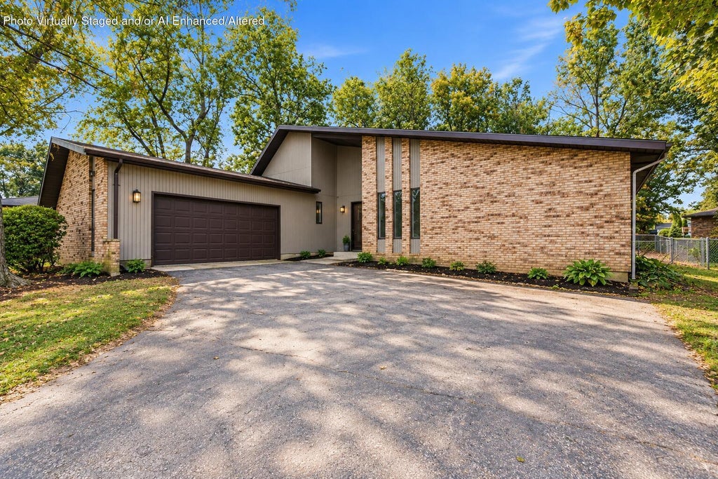 Photo of 3611 Kingsway Drive, Crown Point, IN 46307 (MLS # 847071)