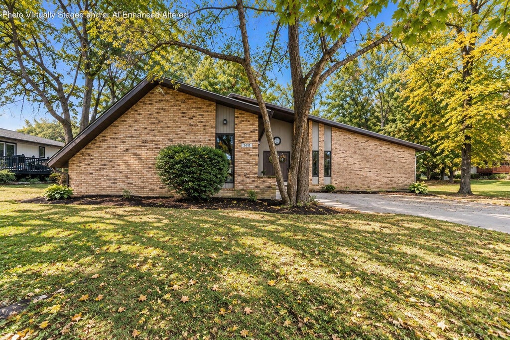 Photo of 3611 Kingsway Drive, Crown Point, IN 46307 (MLS # 847071)